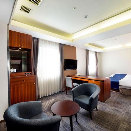 Surestay Plus Hotel By Best Western Shin-Осака Екстериор снимка