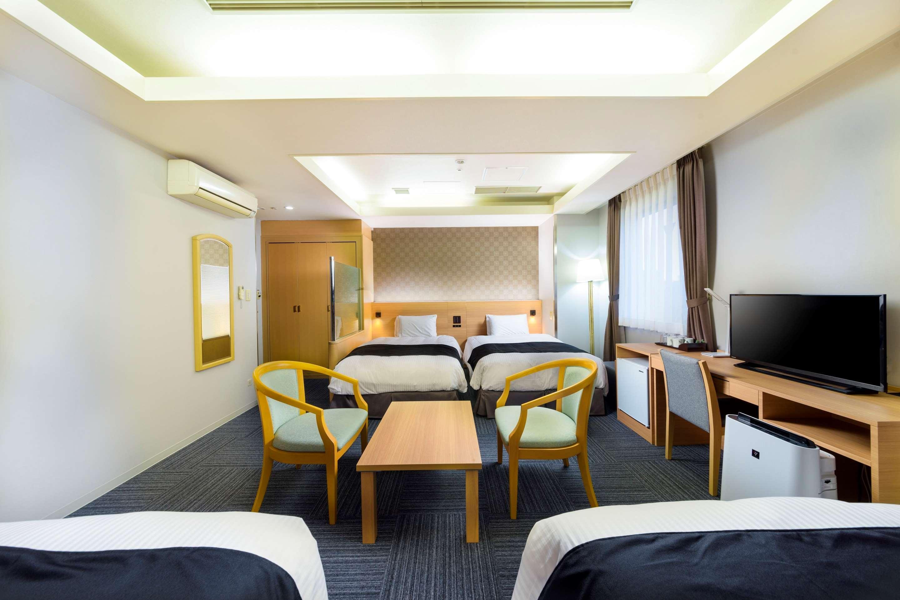 Surestay Plus Hotel By Best Western Shin-Осака Екстериор снимка