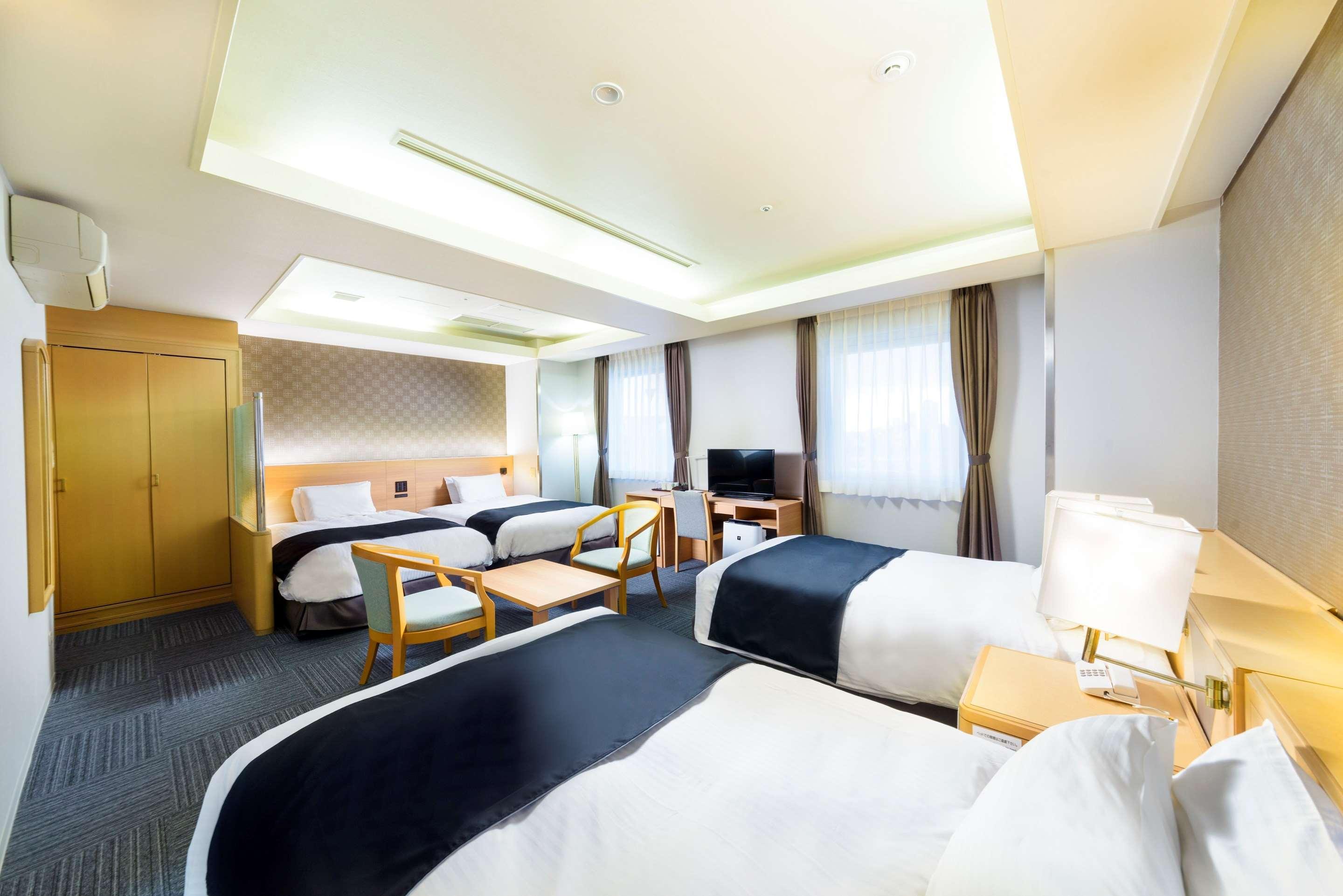Surestay Plus Hotel By Best Western Shin-Осака Екстериор снимка