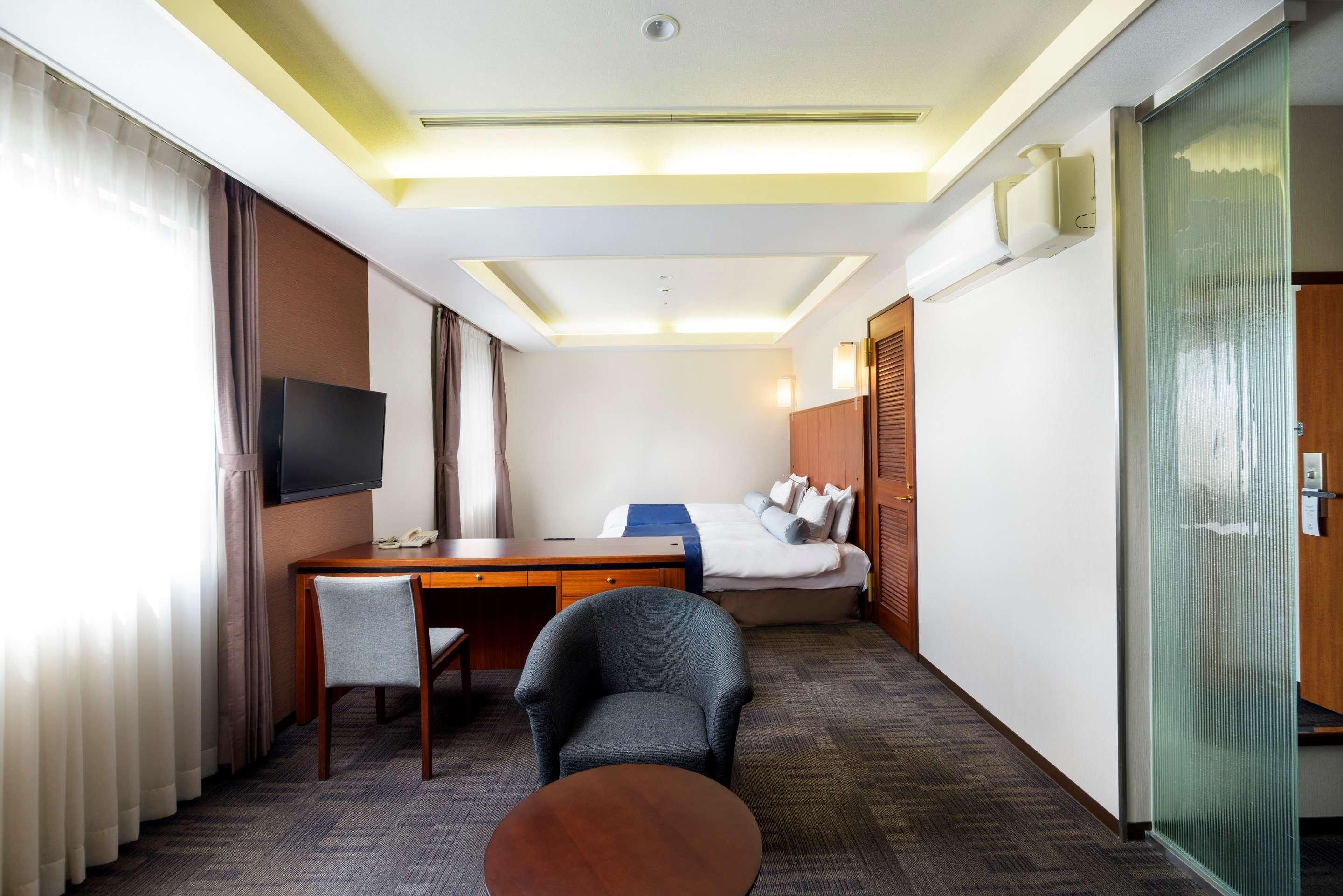 Surestay Plus Hotel By Best Western Shin-Осака Екстериор снимка