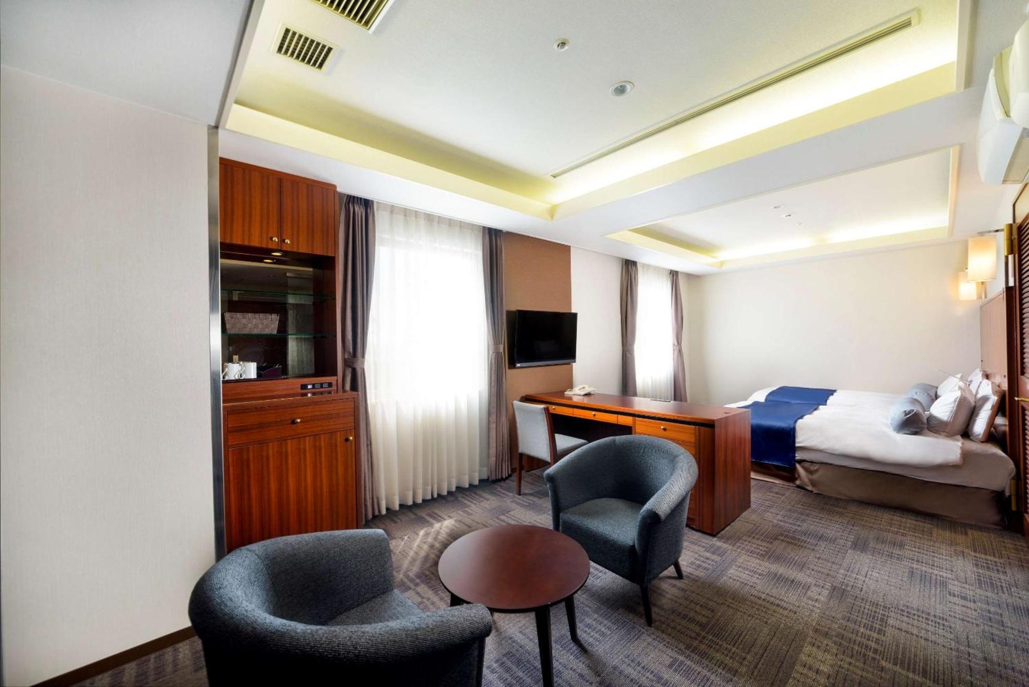Surestay Plus Hotel By Best Western Shin-Осака Екстериор снимка